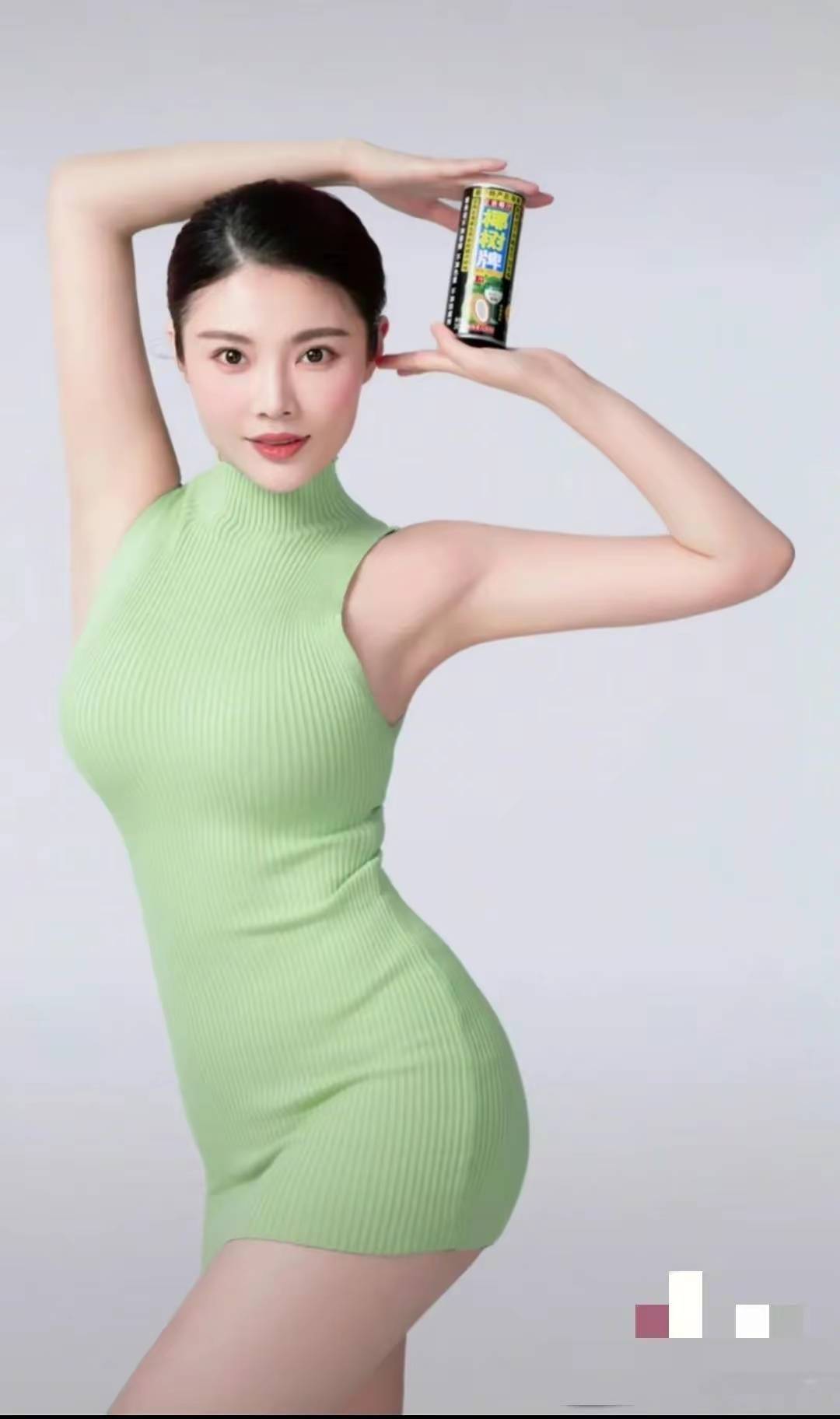 徐冬冬上演复仇计划:绿色短裙包裹大长腿,前凸后翘,女人味十足_身材