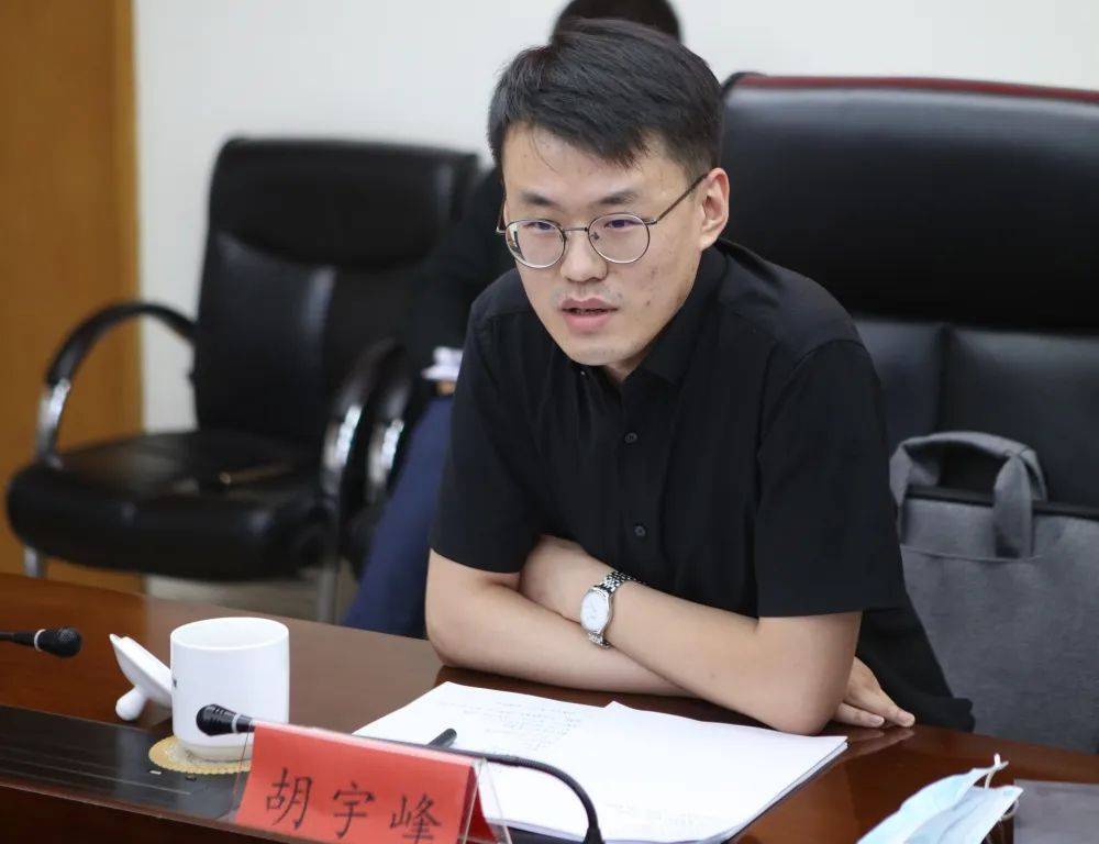 民革党员刘俊卿,李尧,李鸿飞,尚进,金星,赵理明参加会议,并与提案承办