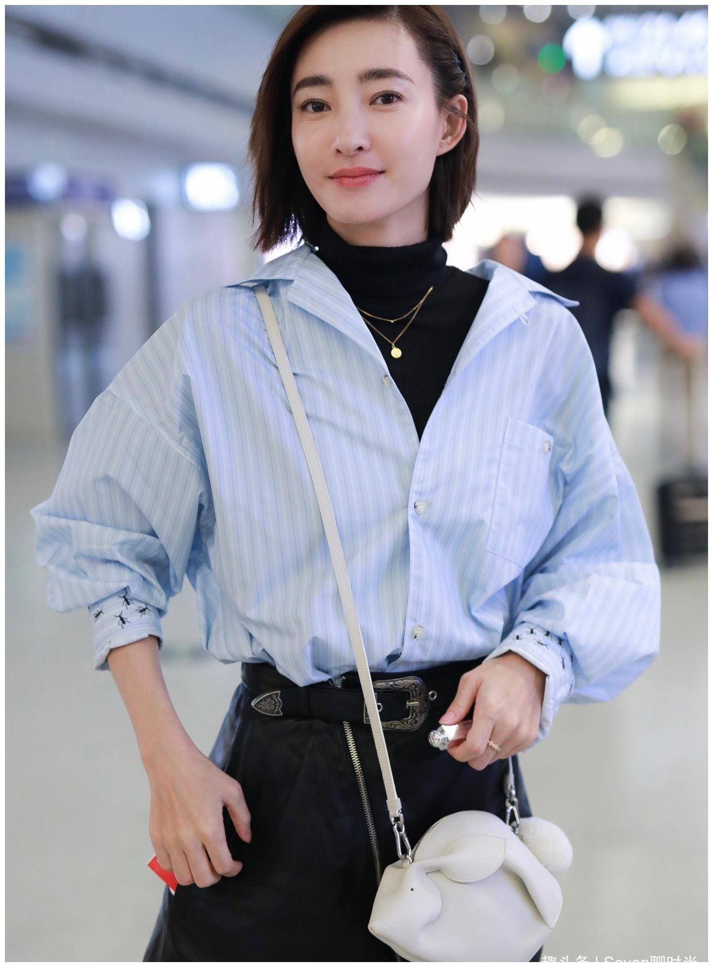 34岁王丽坤的成熟优雅穿搭,条纹衬衫 打底衫叠穿,气质女神范_穿着