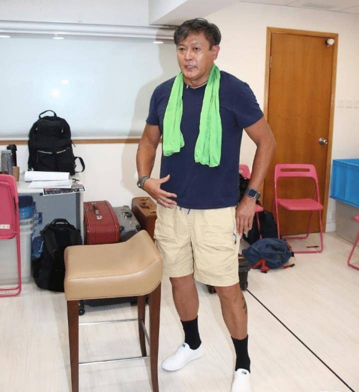 53岁魏骏杰渴望回内地工作,有意将女儿送北京读书_舞台剧_生活_脖子