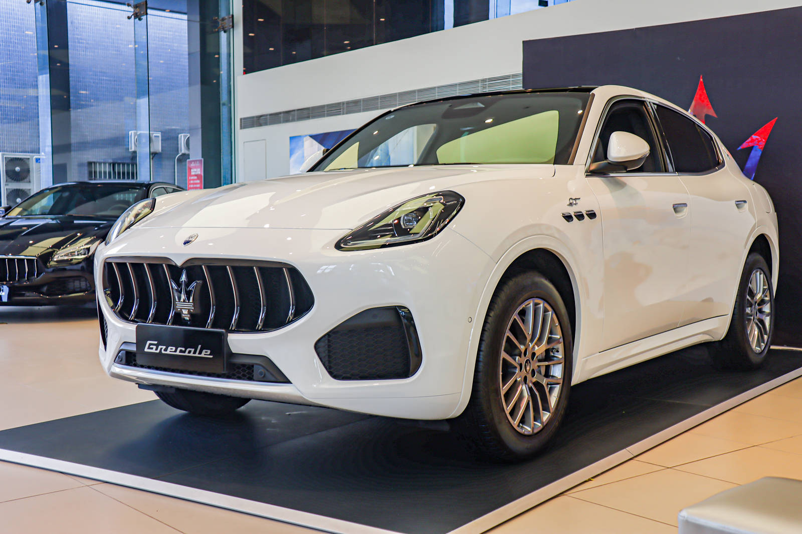 豪华中型suv迎来重量级玩家,玛莎拉蒂grecale全新登场_搜狐汽车_搜狐