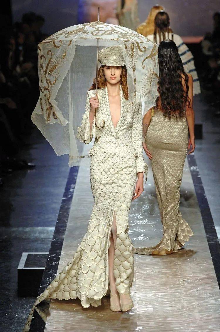 世界上最美的裙子,没有女人能拒绝它_人鱼传说_身材_曲线