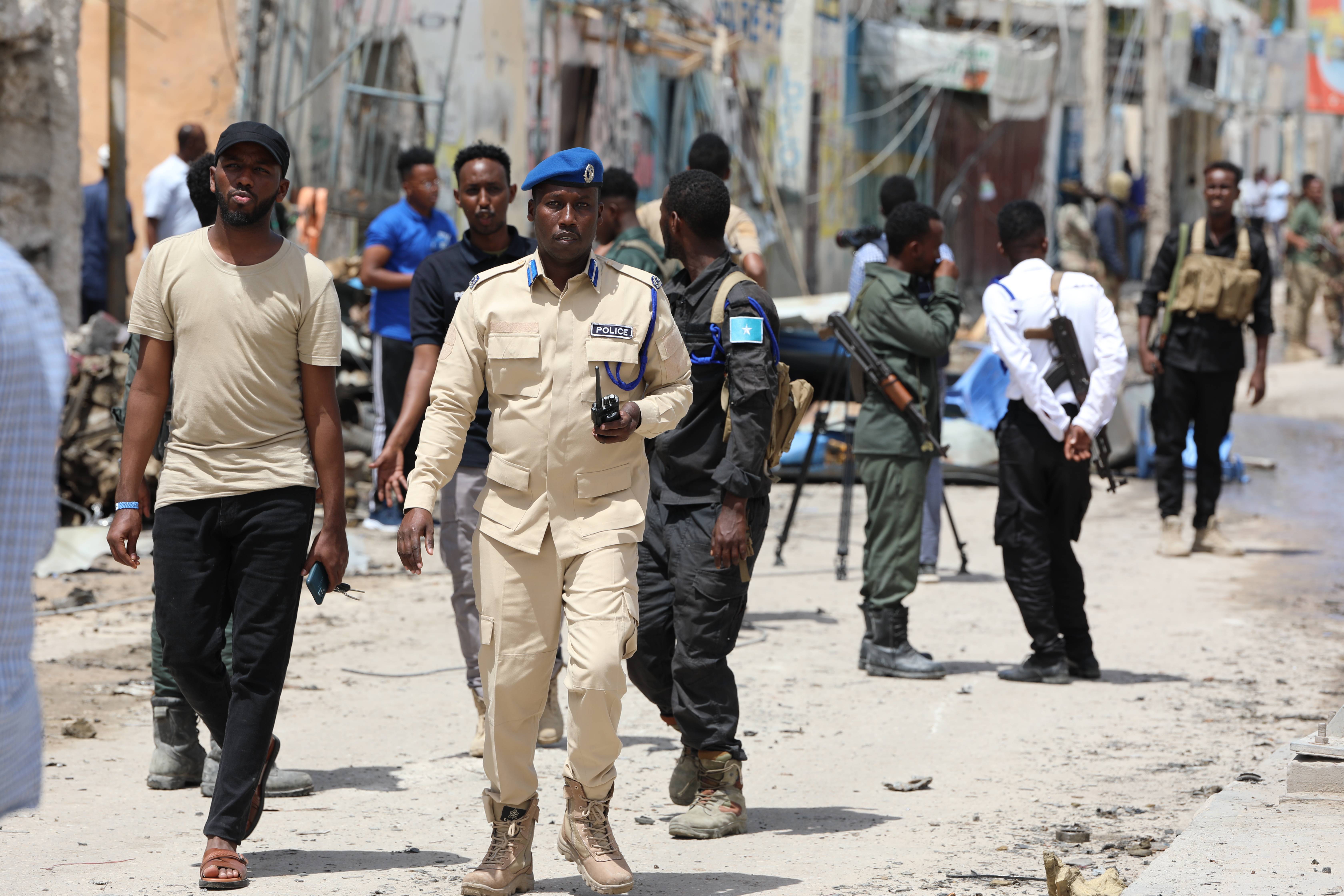 索马里首都一酒店遭恐袭致21人死亡117人受伤