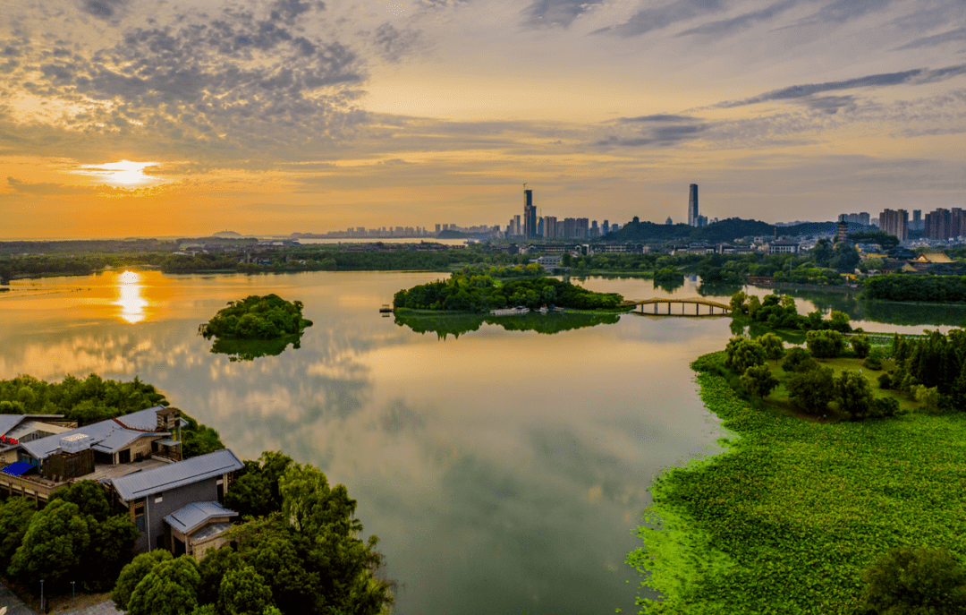 一景一世界一步一风景地理位置优越镇江有山有水镇江的山水很美为镇江