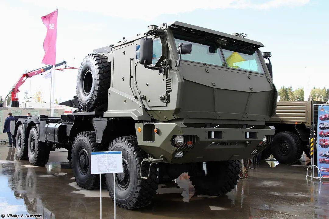 最新型"铠甲-sm"亮相俄罗斯防务展,一辆发射车48枚防空导弹_防空系统