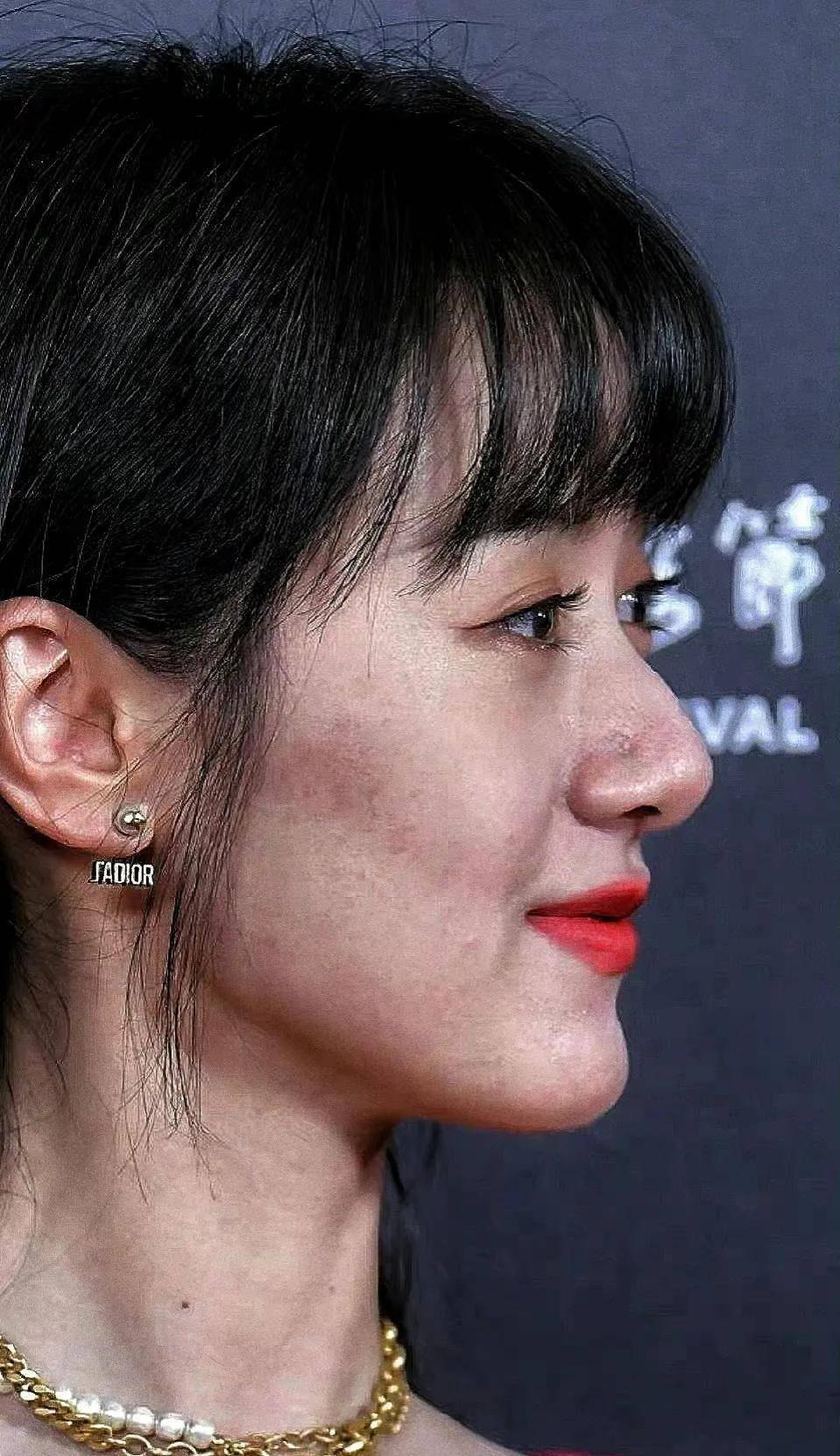 袁冰妍的路透生图,真的太像路人甲乙丙丁了,一点女明星的气质都没有