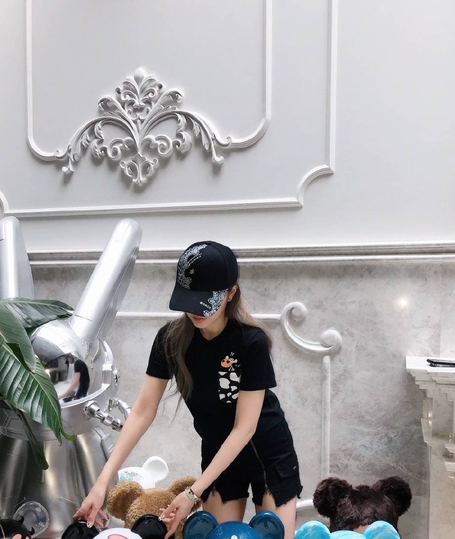 周扬青住北京独栋豪宅,仅看入户门一处,不得不感慨的确大户人家_档次