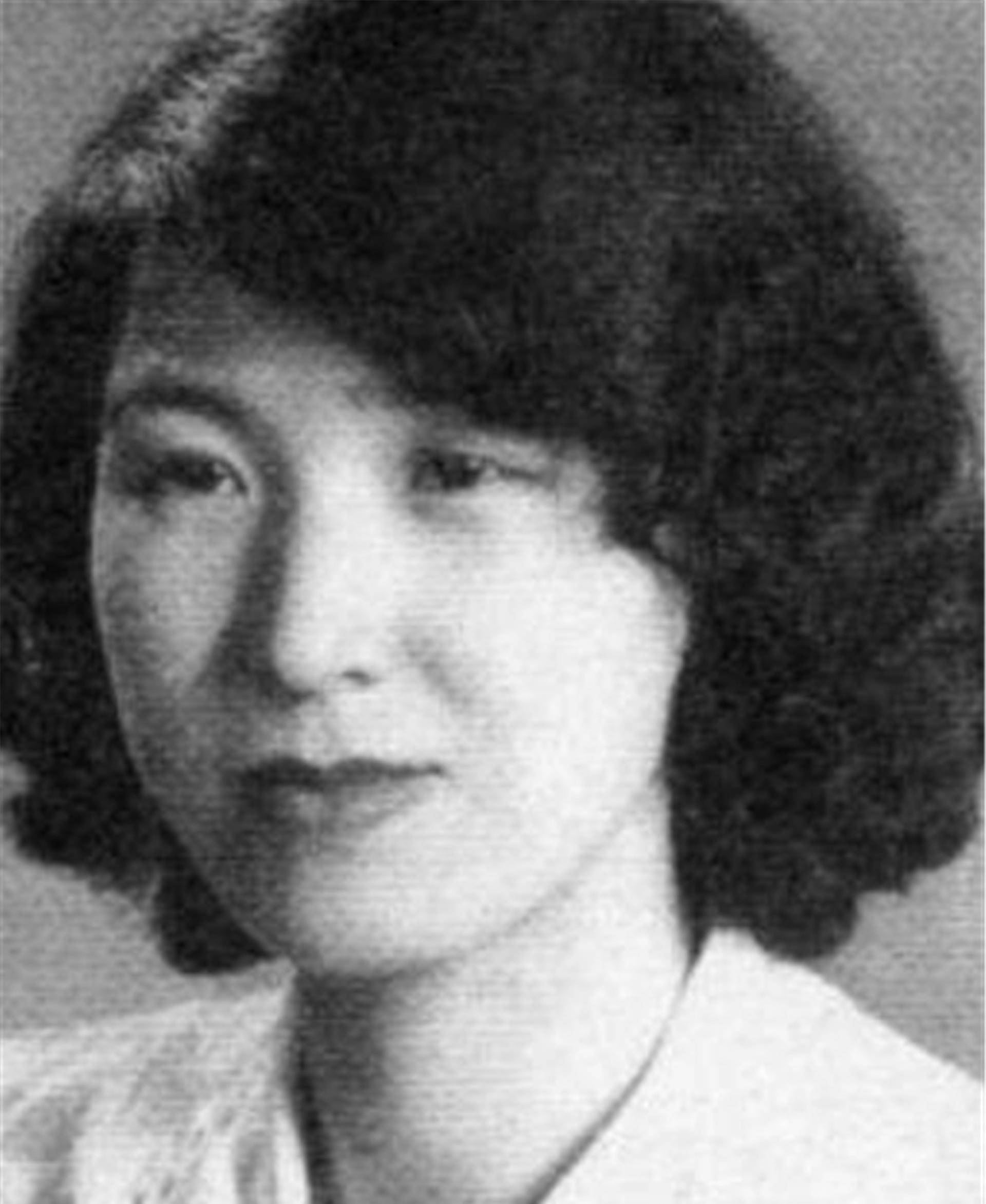 上个世纪五十年代的金默玉为了维持生计金默玉变卖了家当,开过洗衣房