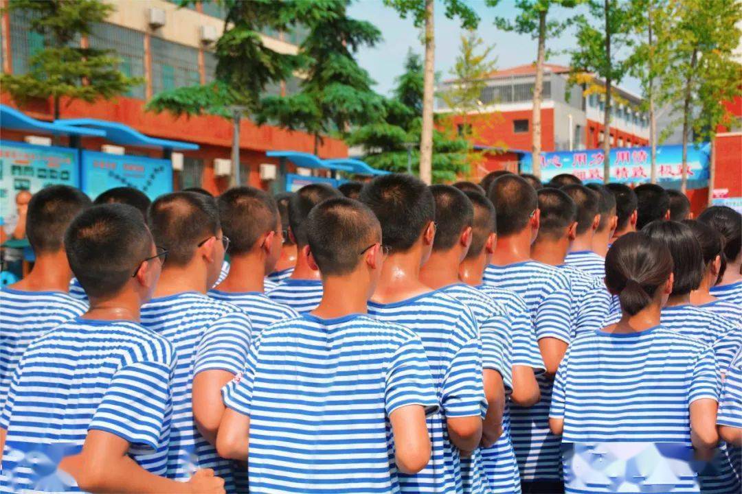 铸钢铁意志·展学子英姿 | 海泉学校高二年级新学期军训圆满结束