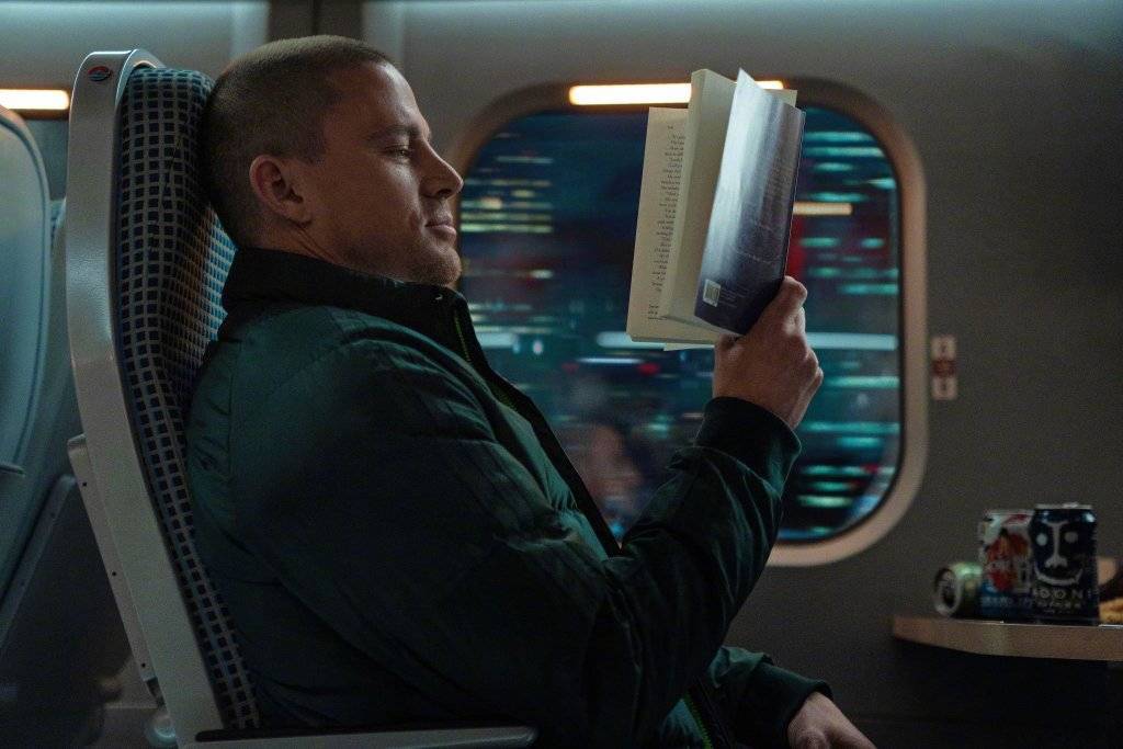 大卫·雷奇执导《杀手疾风号》发布新剧照 "钱老板"查宁·塔图姆惊喜