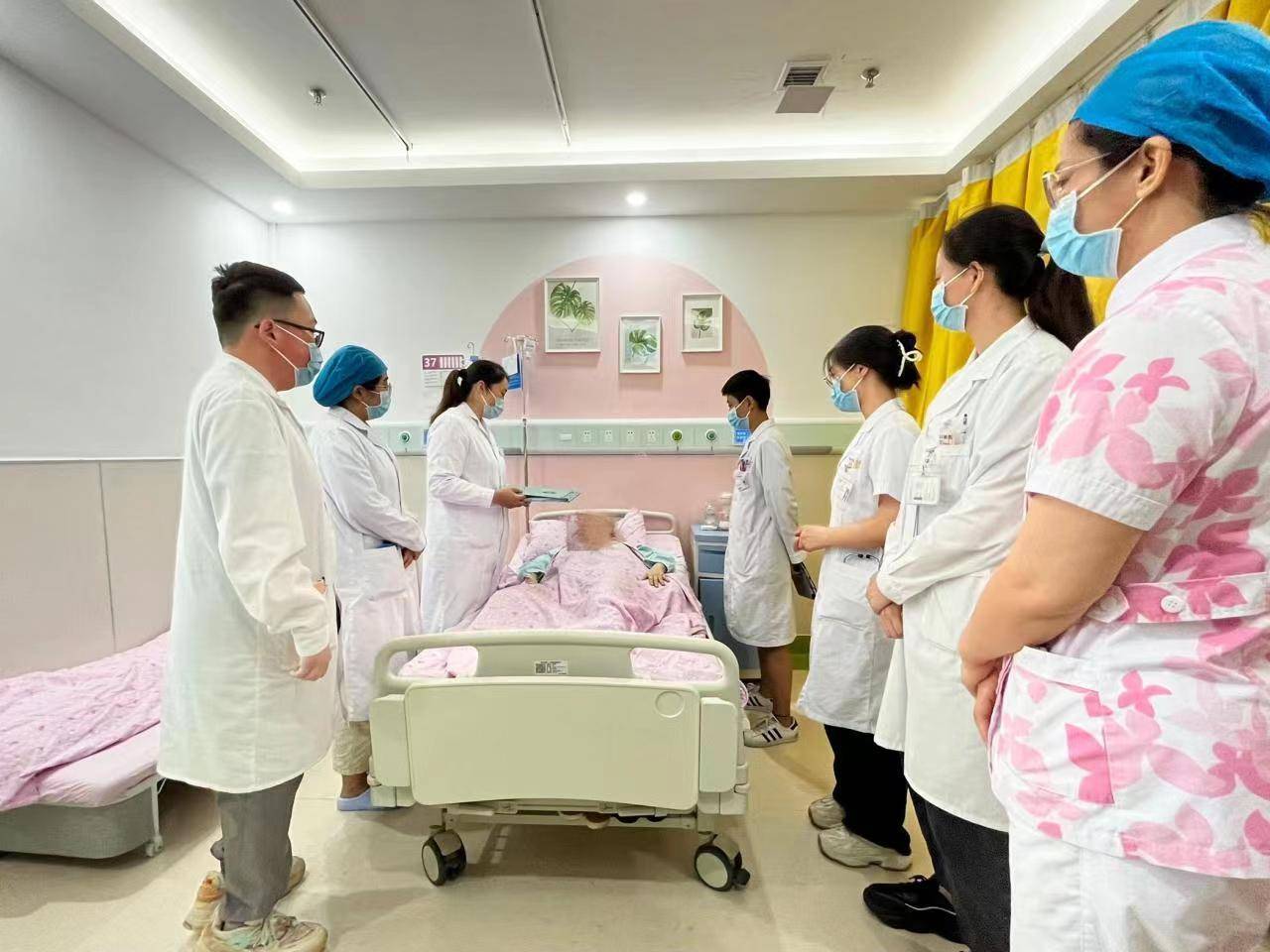 一入院就收到病危通知单"孕妇就医时全身皮肤,粘膜苍白,极重度贫血貌