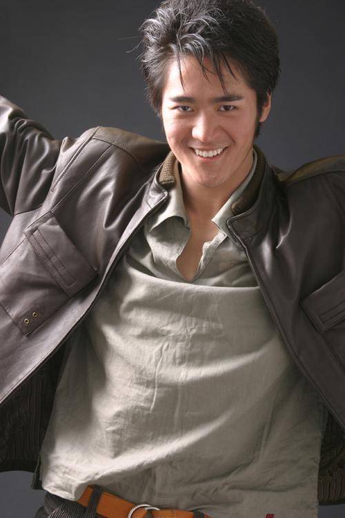 2011年,尚于博得"抑郁症"后跳楼自尽,他母亲的举动令众人泪目_表演