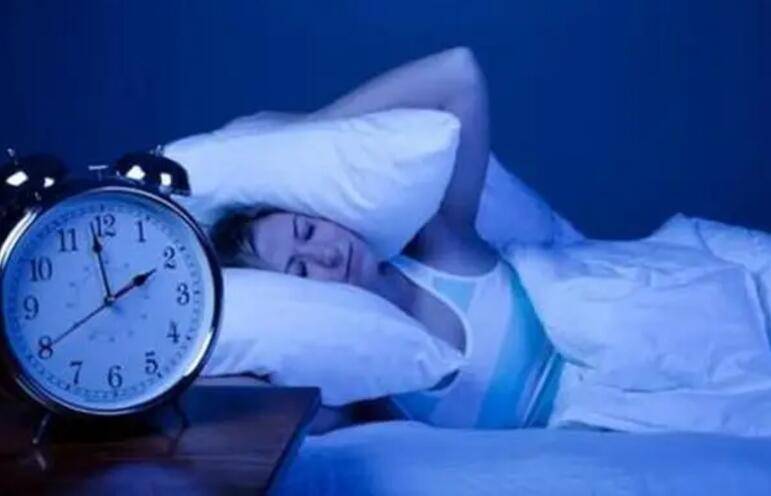 睡眠不足7小时的人胳膊大腿更粗，总是缺觉的人还易出现6大问题