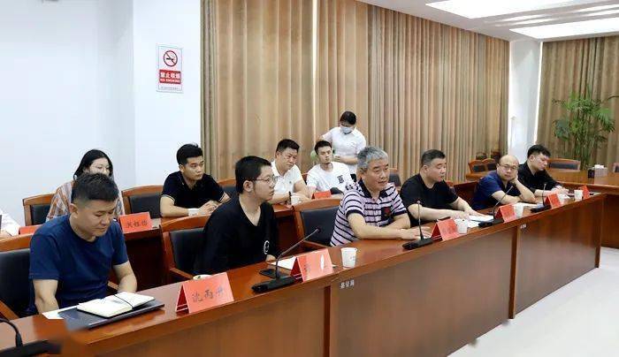 霍辉,李木林与望江县招商引资顾问陈智洪,沈剑飞一行举行工作座谈