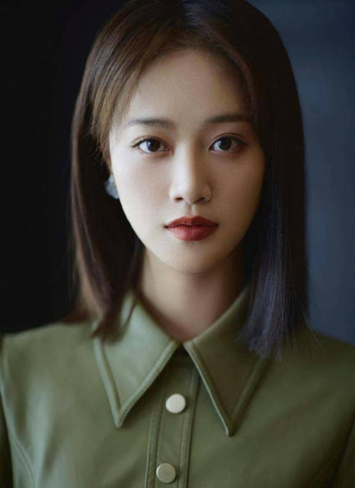 蓝盈莹爆火转身从人艺辞职,失去底牌的她还能火多久?