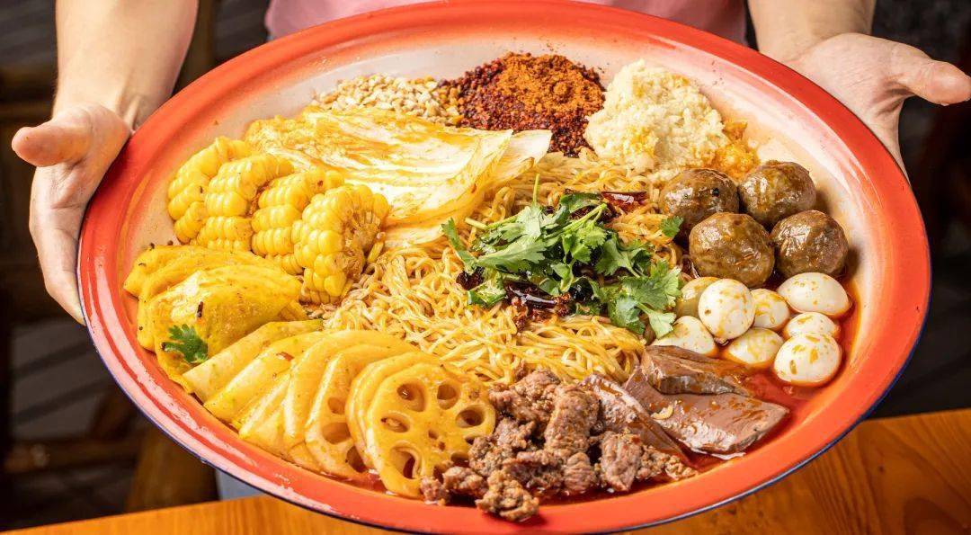 8秒双人麻辣烫套餐!牛肉,虾滑,小酥肉.一啖入魂,一盘吃到饱!