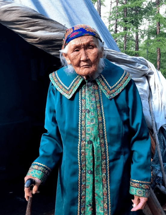 鄂温克族女人图片