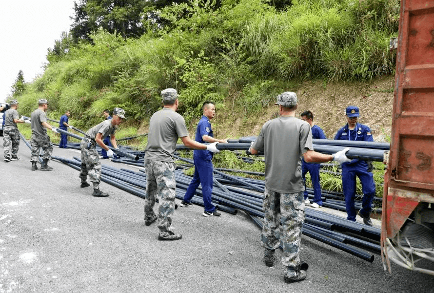 贵阳贵安:干群同心齐上阵 田间地头抗旱忙_工作会_组织_农作物