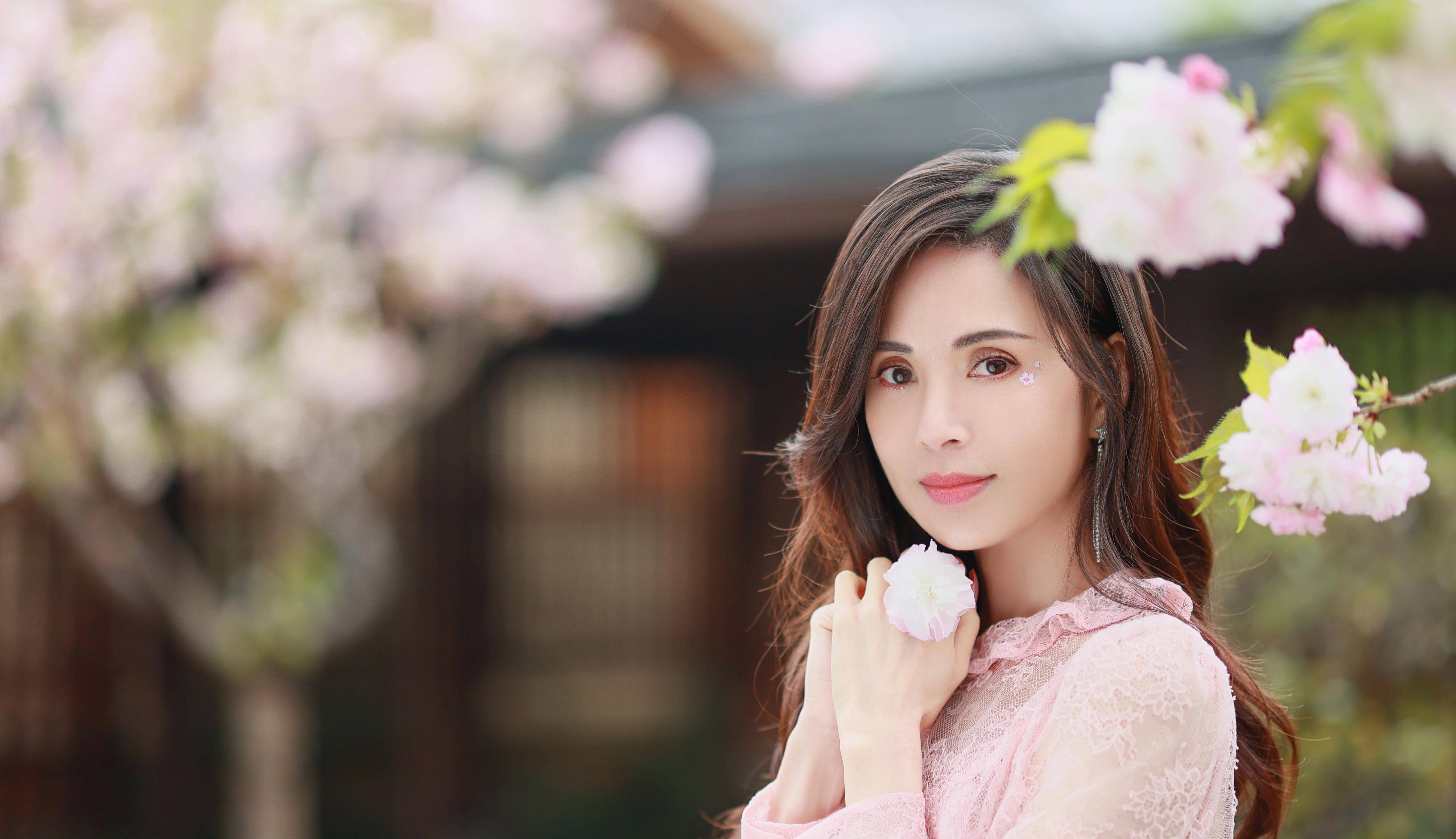 李若彤的苦爱情背后,原来藏着这么多痴心过往,和没有回响的执念_小