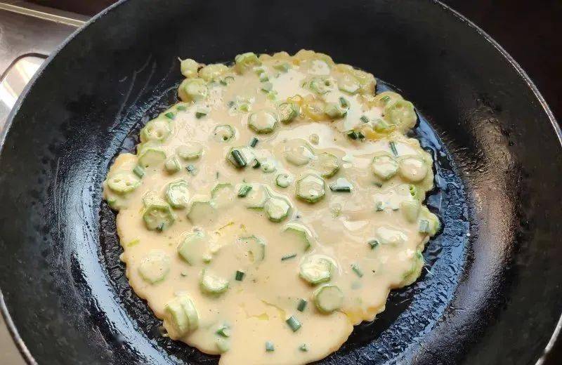 秋葵鸡蛋饼,香滑软嫩,营养丰富._面糊_料酒_维生素