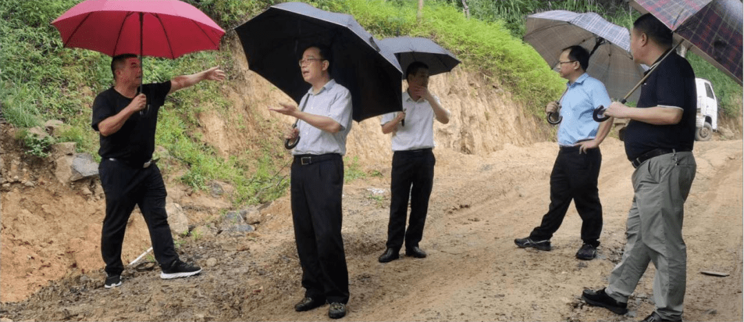 县人大常委会主任詹松辉,副主任刘壮辉到饶洋镇督导台风"马鞍"防御