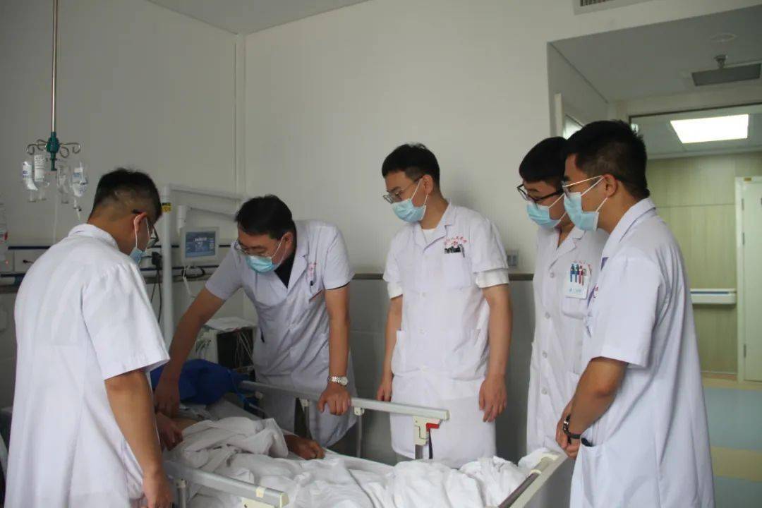 男子遭遇车祸致半数肋骨骨折 临河区人民医院成功救治_患者_休克_治疗