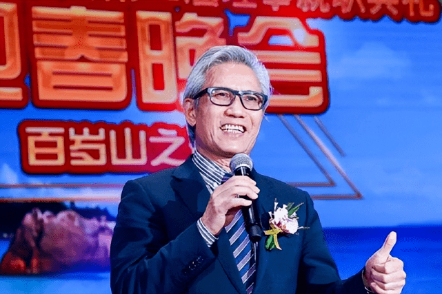 百岁山,为什么是"水中贵族"?_周敬良_饮用水_包装