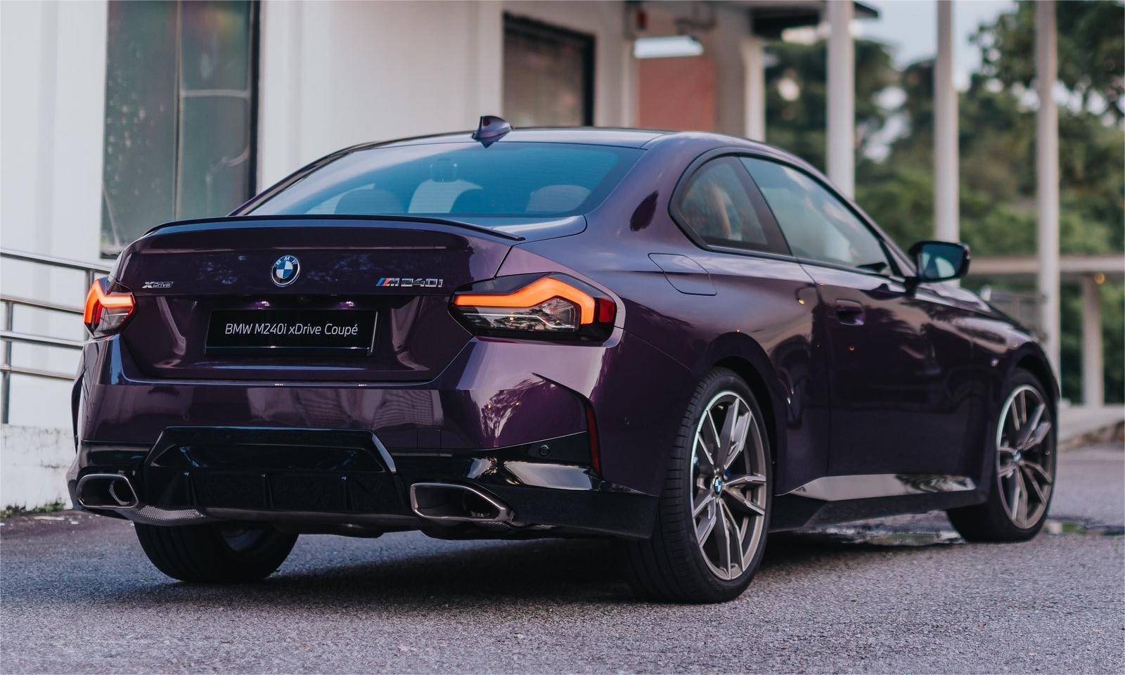 饰条,排气尾喉,尾标等细节采用m performance运动性能车型标志涂装