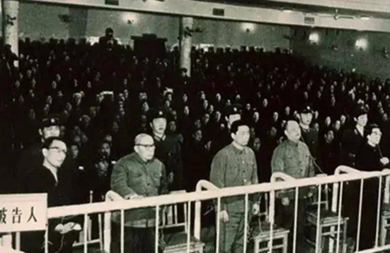 纺织女工成为上海市委书记,1977年被隔离审查,被判有期徒刑17年_王秀珍_王洪文_工作