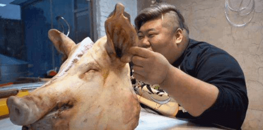 河北小伙,体重560斤靠直播圈粉百万,月入几十万却落下一身伤病_侯钰