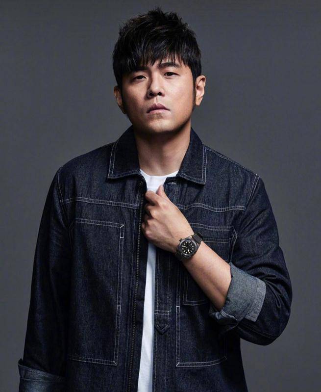 昆凌罕见晒女儿正脸照,小周周颜值堪比明星,难怪周杰伦是女儿奴_鼻子