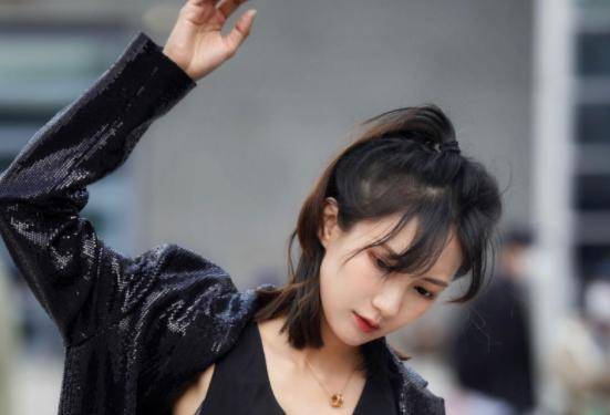 与现任妻子结婚疑有隐情,其前妻还是现任经纪人_网友_王小溪_孩子