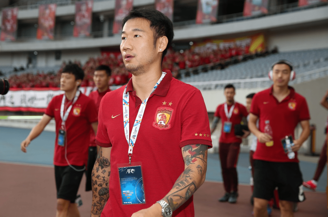 荣昊弃薪重返广州队只有一个目的,网友热议:真被感动到了_郑智_浙江队