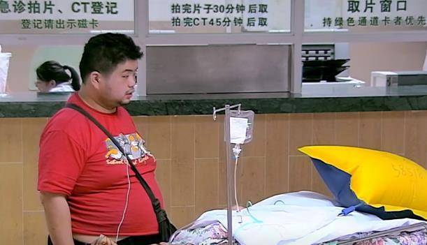 父亲病危没钱治疗,儿子无奈四处借钱,归来时父亲却没了_肖斌_病情_肖