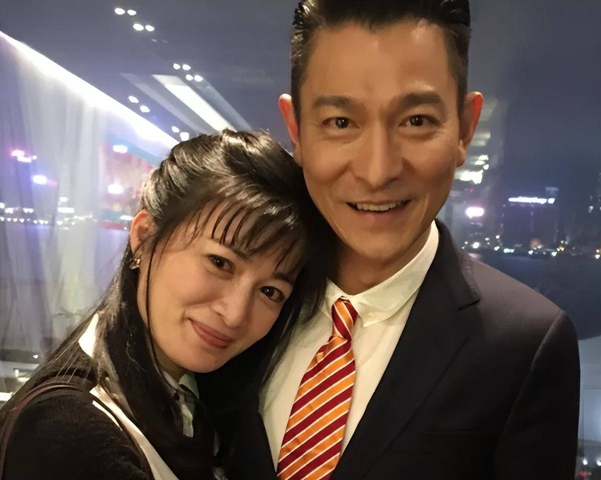 女星陈少霞晒照,入住新豪宅后,把天台直接改成菜园_刘德华_李文辉