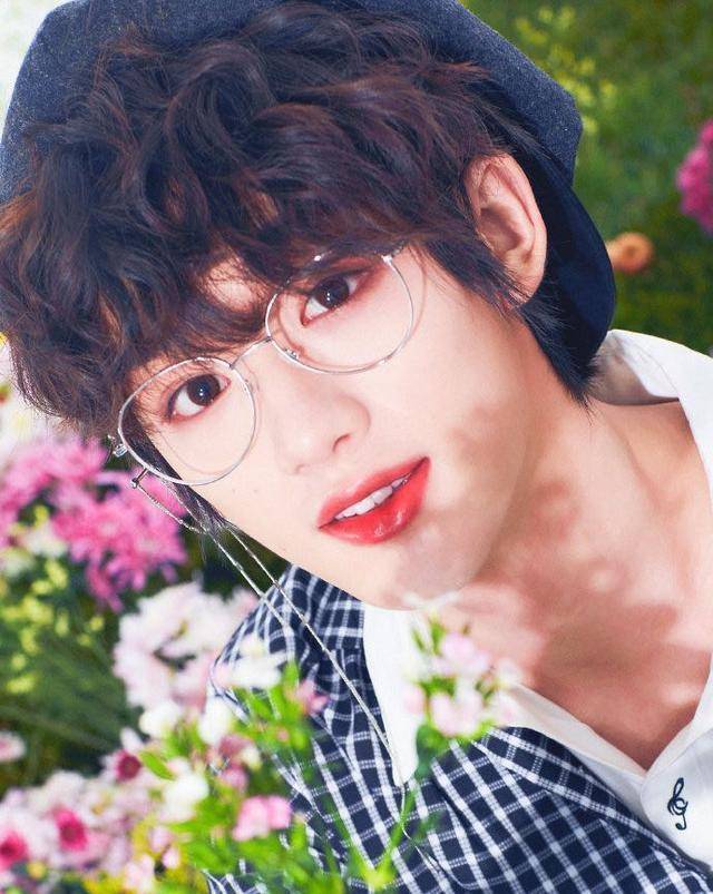 而且大家都经常把丁程鑫小时候的资料翻出来重温,粉丝们怎么看,怎么对