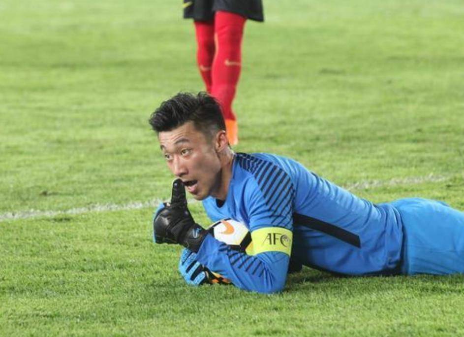 33岁"酒驾门将"今晚上演神奇2连扑世界级_张鹭_比赛_深圳队