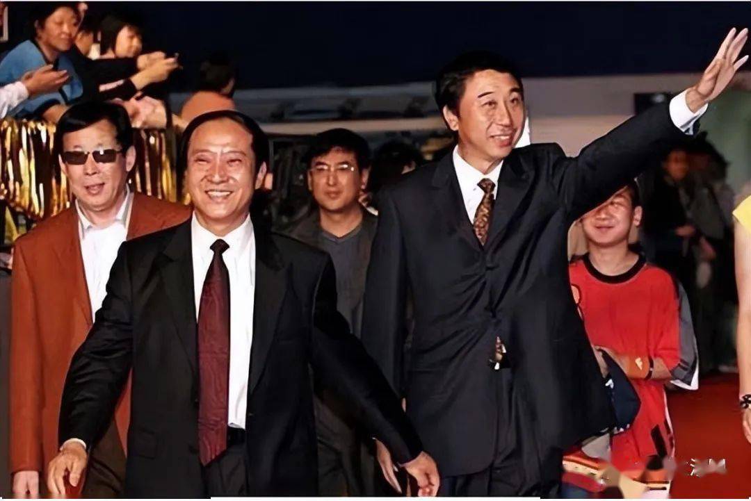 走红后抛下冯巩去当官,72岁的牛群如今怎样了?_相声_搭档_刘伟