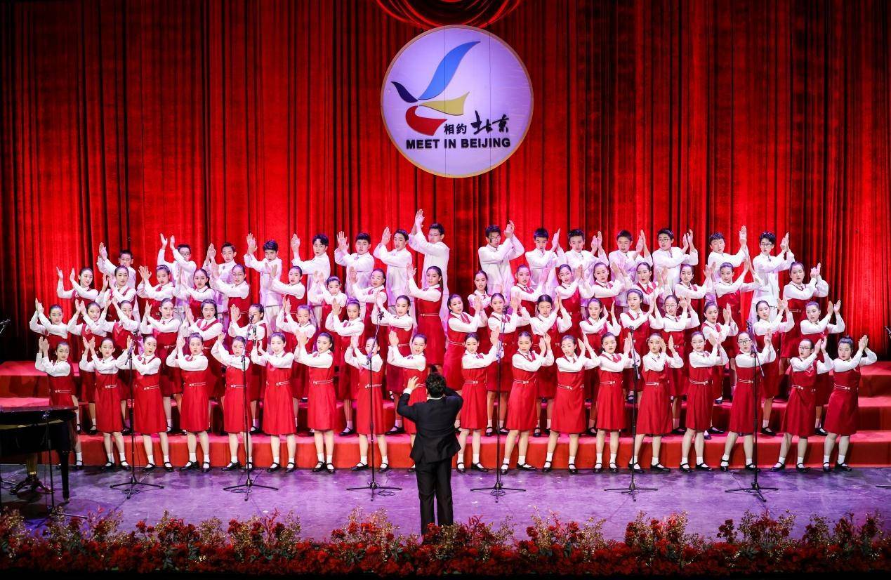 为了给即将到来的北京冬奥会献礼,人大附中金帆合唱团特意演唱了以