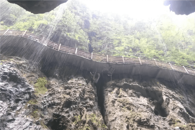 溶洞瀑布，悬崖峭壁！贵州这一景区，由三大部分组成，景色超美！