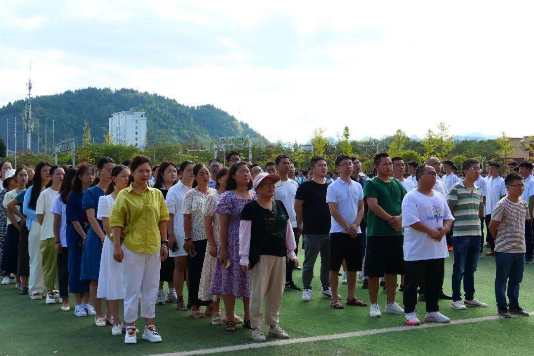 黔东中学校长图片