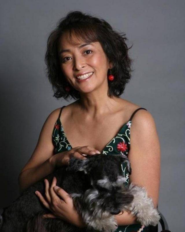 中国人结婚,先后三次嫁往国外,落魄后带儿子回国捞金_李勤勤_日本