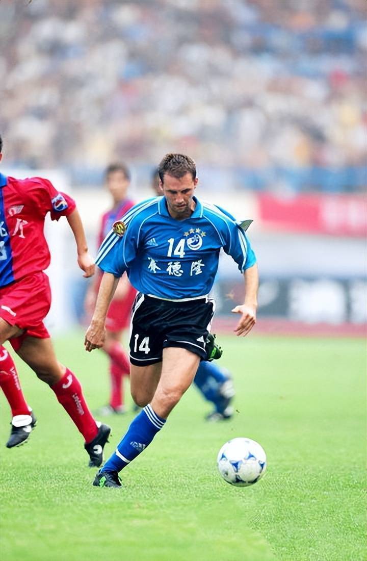 大连足球史上今天:1999年8月29日甲a大连万达实德3-1武汉,取得赛季