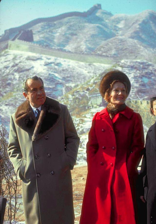 1972年尼克松游览长城，总理动员80万群众连夜奋战，扫雪开路