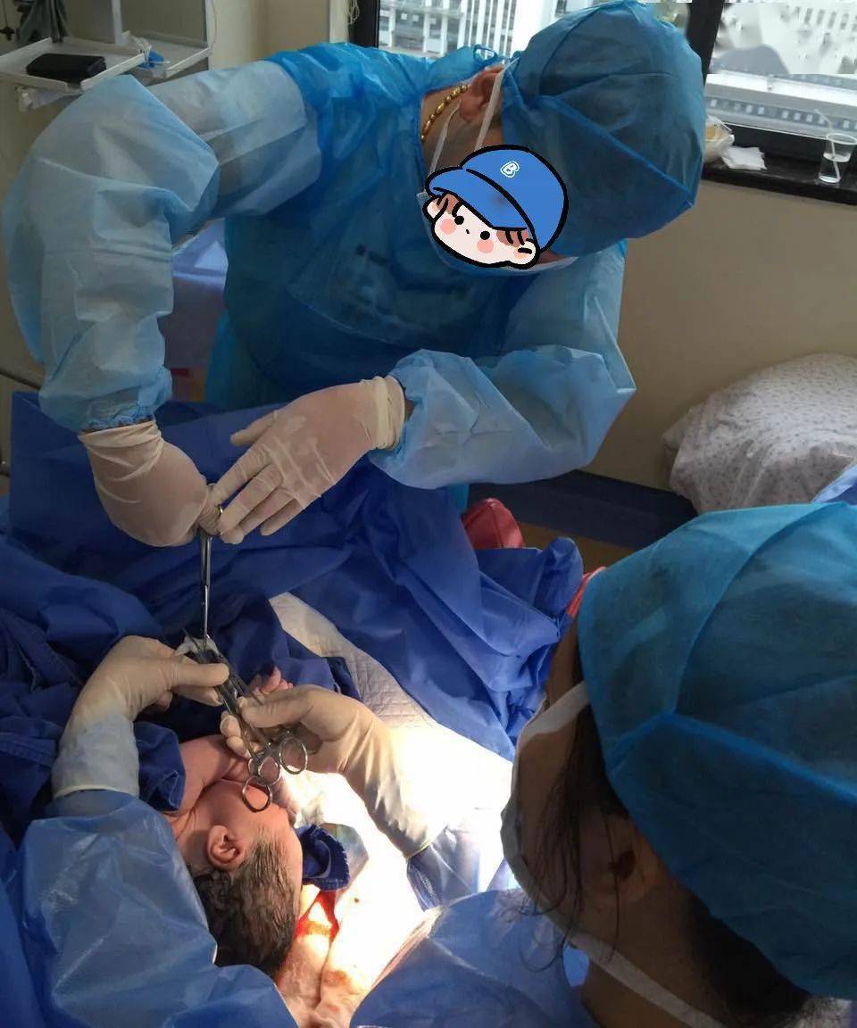 为新生命“剪彩” 舟山医院产科推出爸爸为新生儿剪脐带服务