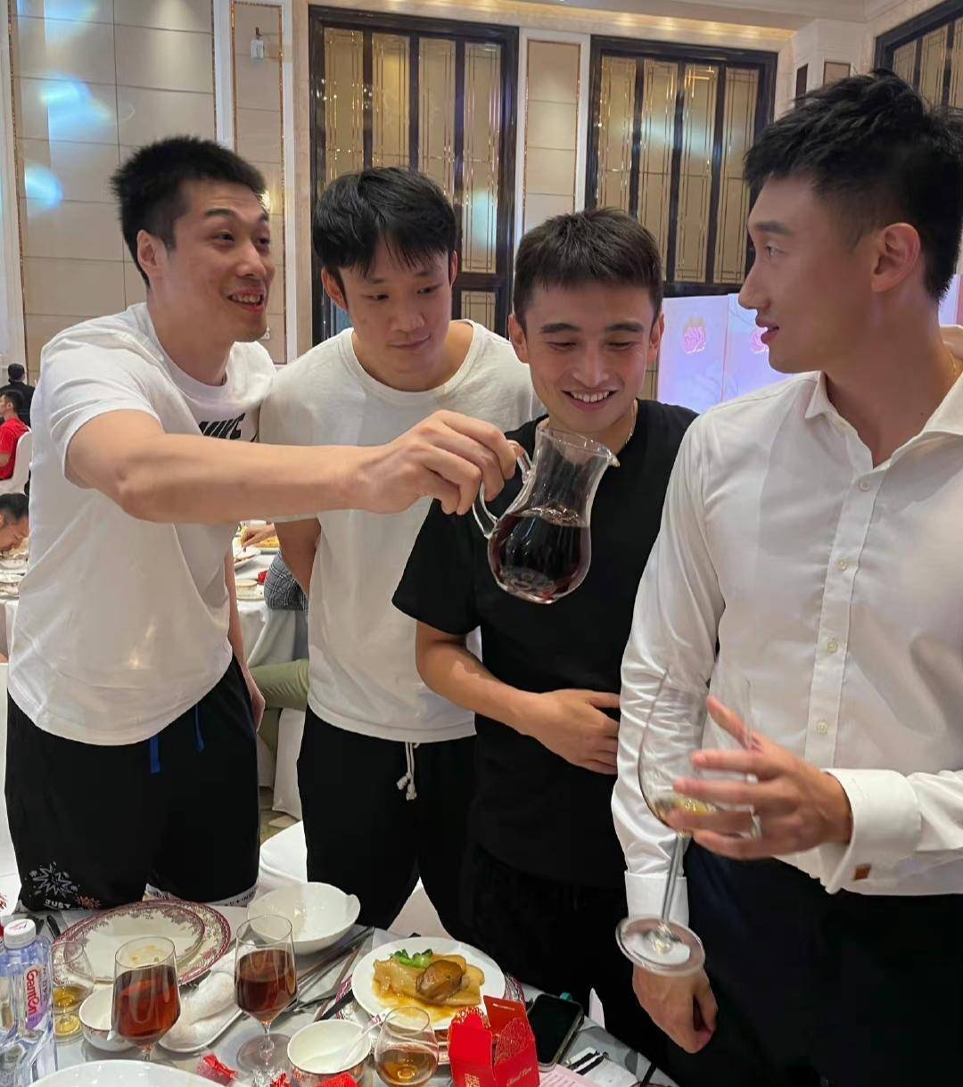 儿子两年前未婚产子,如今终抱得美人归_李京龙_父亲_广厦