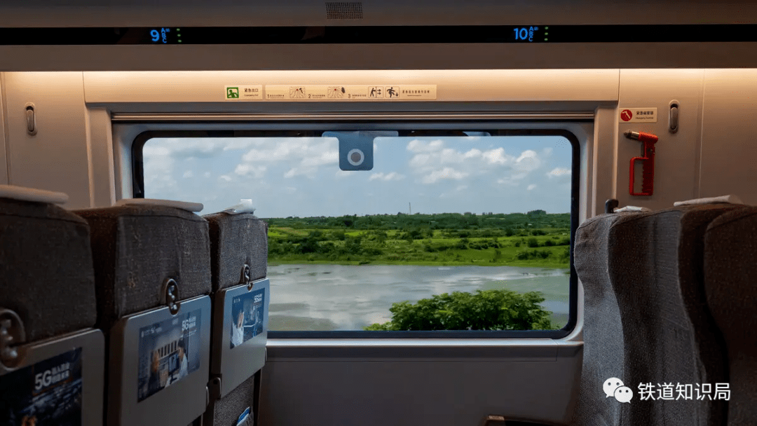 坐动车时你有没有发现高铁比火车快那么多为啥从车窗里看速度却和普通