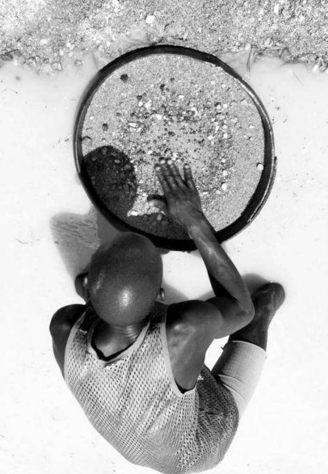 满地财富却苦不堪言,10条命换一克拉钻石_福迪·桑科_独立_殖民地