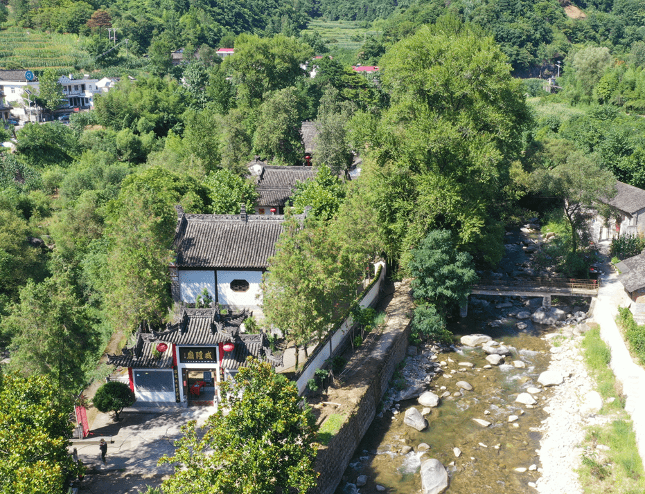 陕西最牛城隍庙,建在河中间洪水冲了一百多年,城都没了它还在_宁陕