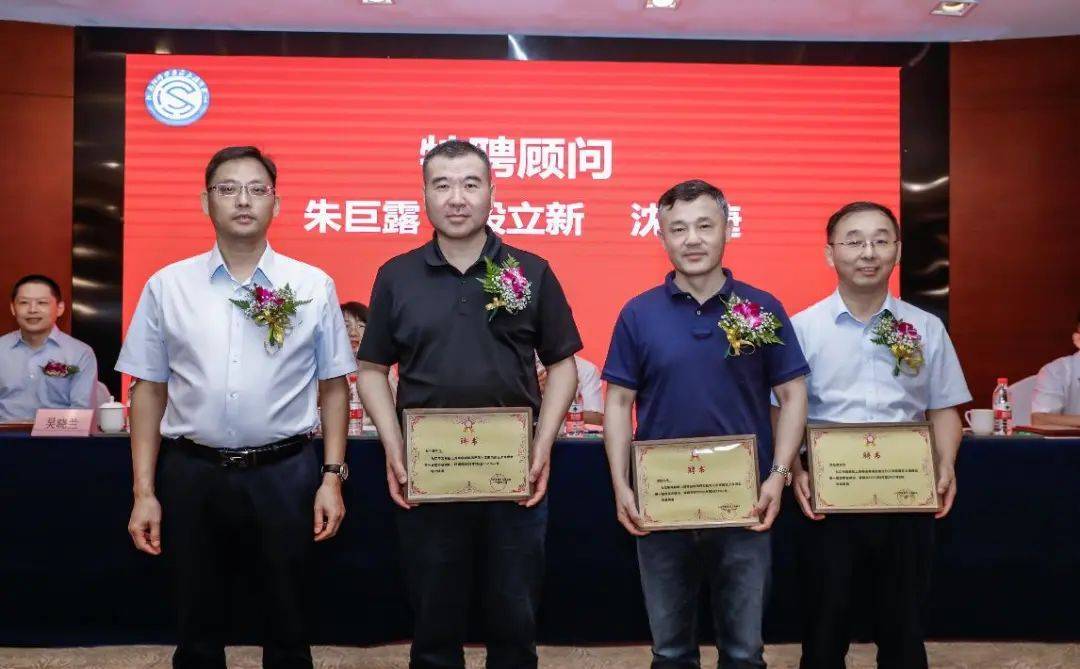 批复,选举产生了商会第一届领导班子,黄贤明当选为柴桑区上海商会会长